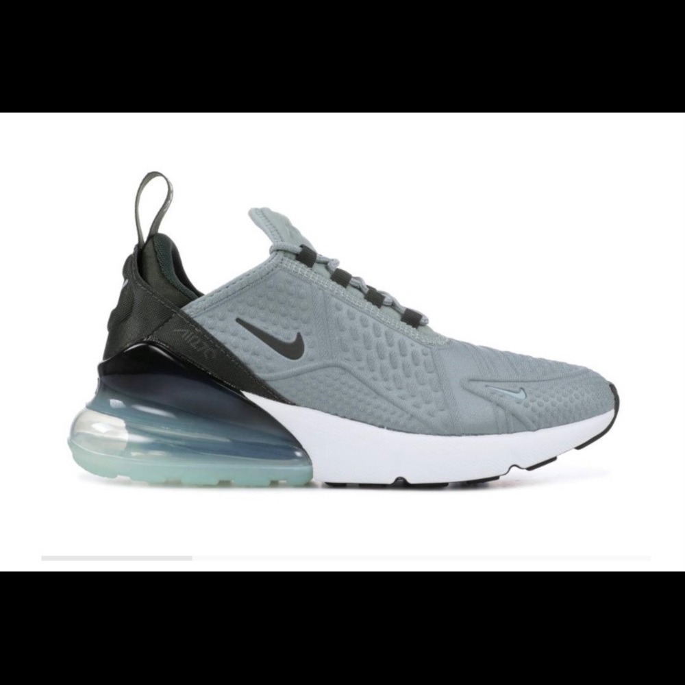 Woman’s Nike air max 270